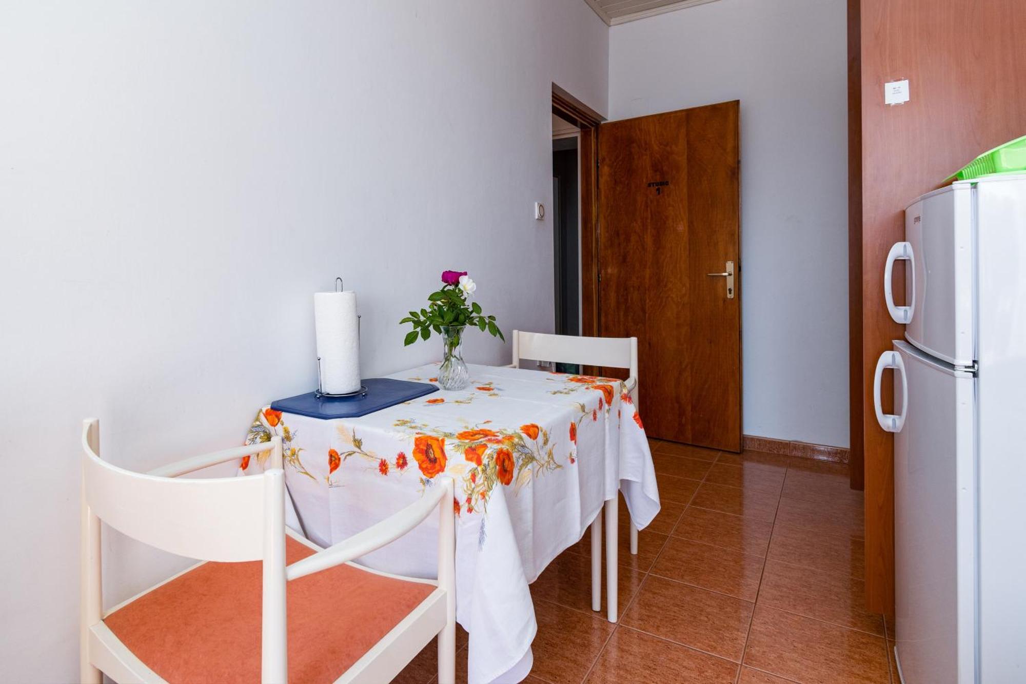 Apartments And Rooms With Parking Space Skrbcici, Krk - 21231 Habitación foto